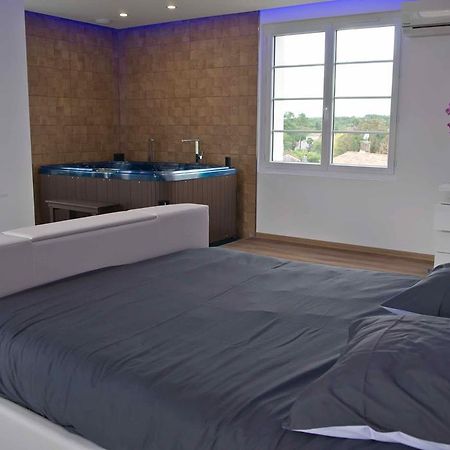 Moulin Des Tours Bed & Breakfast Barbaste Екстериор снимка