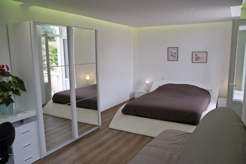 Moulin Des Tours Bed & Breakfast Barbaste Стая снимка
