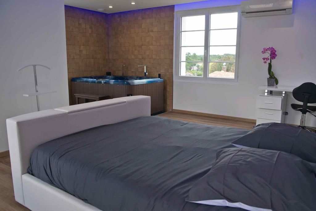 Moulin Des Tours Bed & Breakfast Barbaste Екстериор снимка